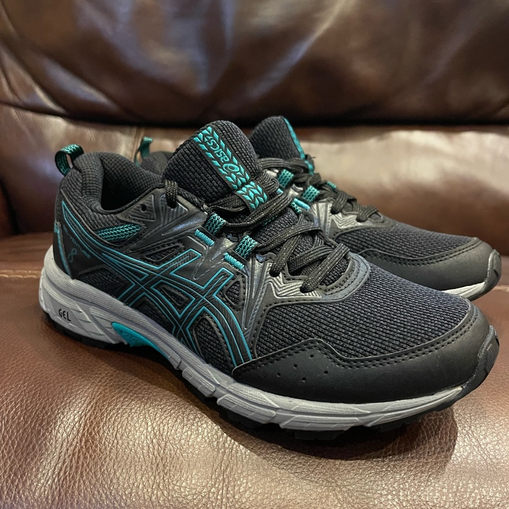 Size 6 New ASICS Gel Venture 8 trail running shoes Womens